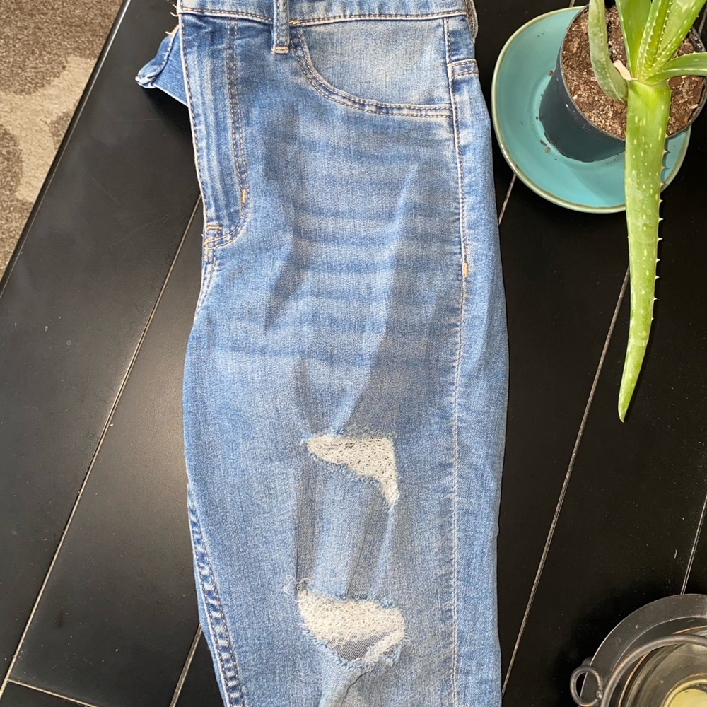 H&M size 6 ripped skinny jeans